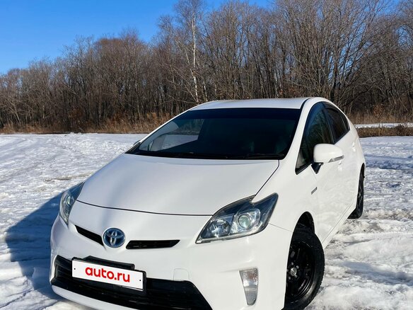 2012 Toyota Prius III Рестайлинг (XW30), белый, 980000 рублей