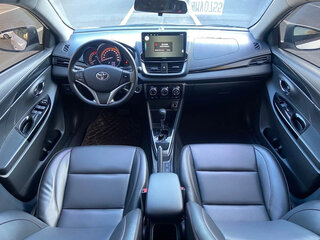 2022 Toyota Yaris L X XP150 Рестайлинг, белый, 1140000 рублей, вид 5