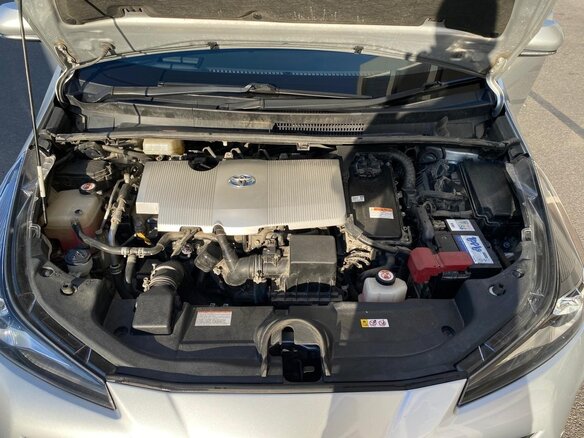 2020 Toyota Prius IV Рестайлинг (XW50), серый, 2370000 рублей - вид 3