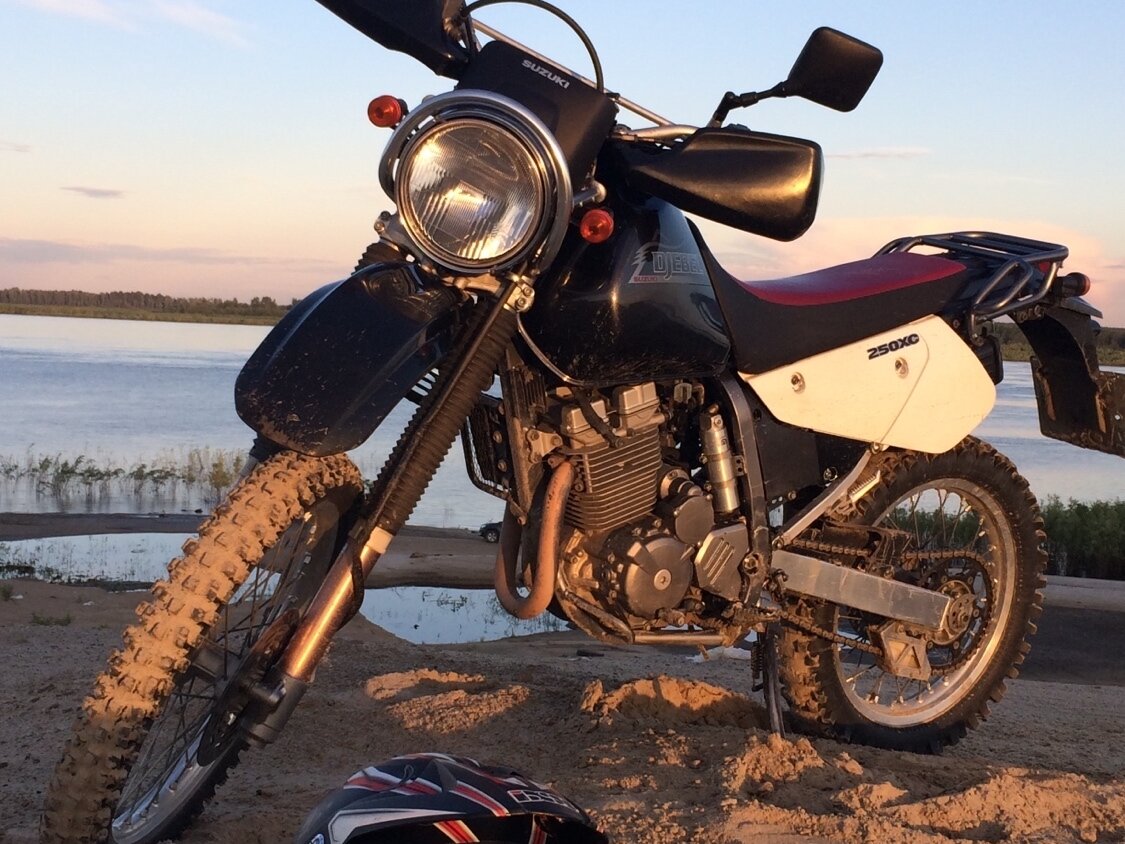 Купить б/у Suzuki Djebel 250 карбюратор 6 передач в Сургуте: чёрный ...