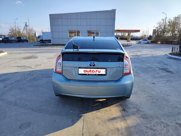 2013 Toyota Prius III Рестайлинг (XW30), голубой, 1050000 рублей - вид 2