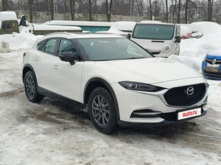 2020 Mazda CX-4 I Рестайлинг, белый, 2600000 рублей, вид 1