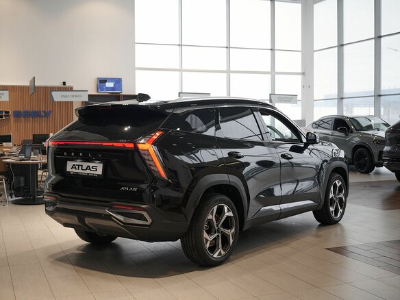 2025 Geely Atlas II, чёрный, 3760990 рублей - вид 4