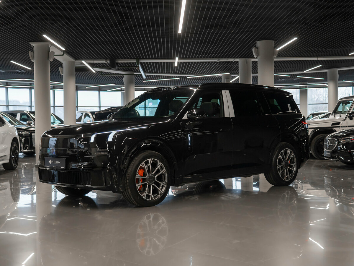 Lynk & Co 900