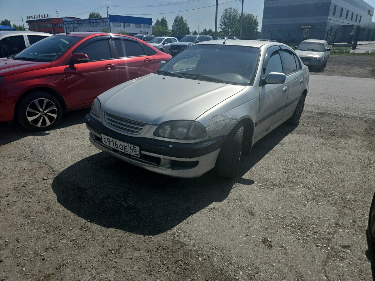 Toyota Avensis I