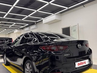 2020 Mazda 3 IV (BP), чёрный, 1799999 рублей, вид 3