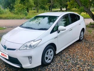 2012 Toyota Prius III Рестайлинг (XW30), белый, 950000 рублей, вид 1