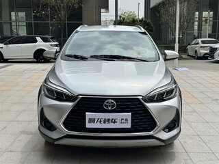 2021 Toyota Yaris L X XP150 Рестайлинг, серебристый, 1090017 рублей, вид 2
