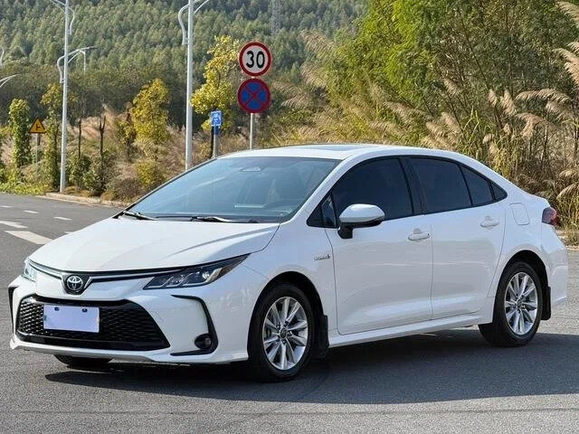 Toyota Corolla Sporty XII (E210) Рестайлинг