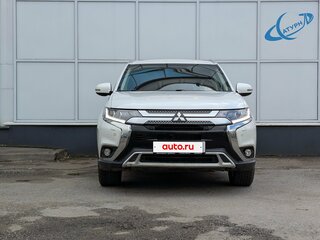 2019 Mitsubishi Outlander III Рестайлинг 3, белый, 2700000 рублей, вид 1