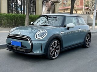 2023 Mini Hatch Cooper III (F55/F56) Рестайлинг 2, серый, 1970000 рублей, вид 1