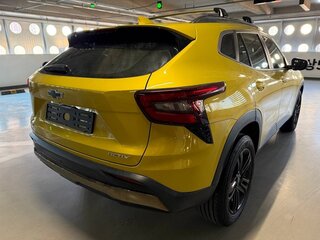 2023 Chevrolet Trax II, золотистый, 1479099 рублей, вид 4