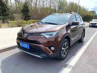 2017 Toyota RAV4 IV (XA40) Рестайлинг, коричневый, 1800000 рублей, вид 1