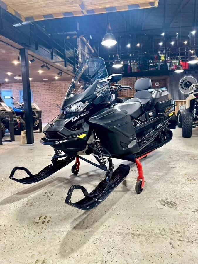BRP Ski-Doo Expedition 900