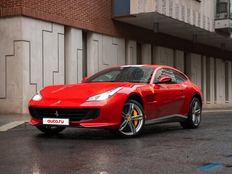 2017 Ferrari GTC4Lusso, красный, 37000000 рублей, вид 3