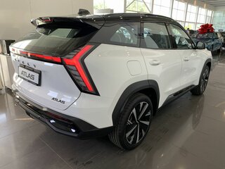 2025 Geely Atlas II, белый, 3970990 рублей, вид 4