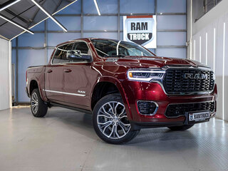 2025 Ram 1500 Crew Cab V Рестайлинг, красный, 11138435 рублей, вид 1