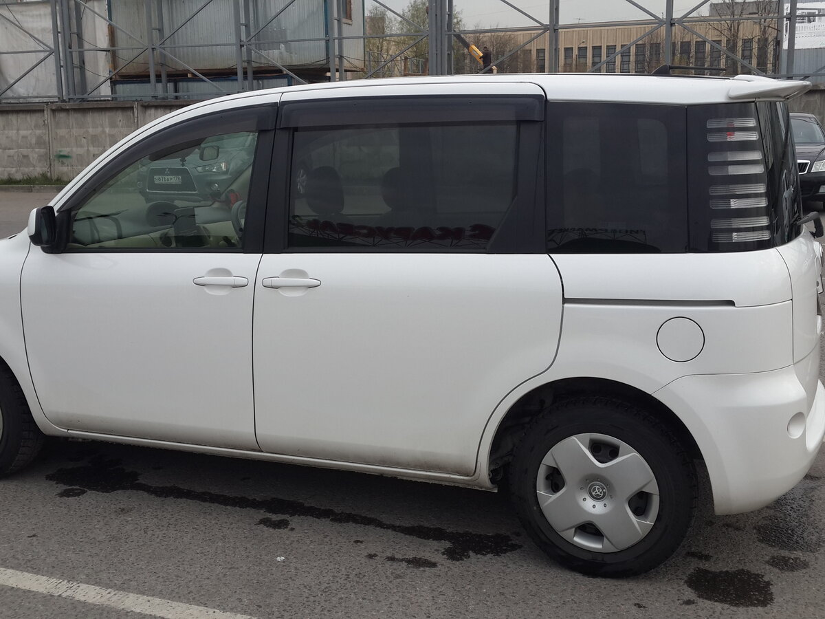 Toyota Sienta 2003 года