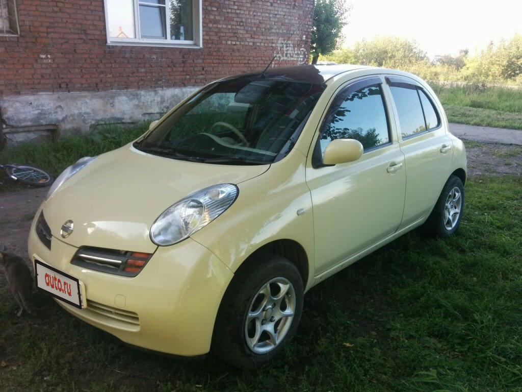 Ниссан Марч желтый