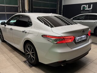 2021 Toyota Camry VIII (XV70) Рестайлинг, белый, 3100000 рублей, вид 5
