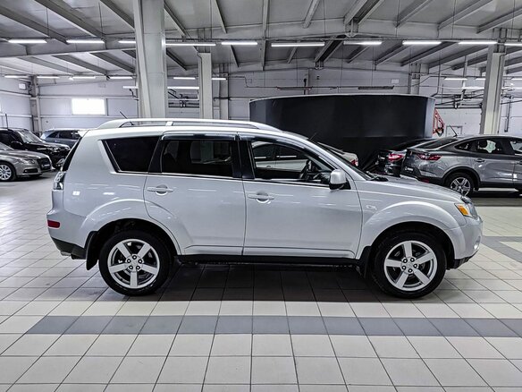 2008 Mitsubishi Outlander II, серебристый, 855000 рублей - вид 3