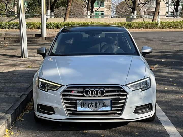 Audi A3 35 TFSI Long IV (8Y)