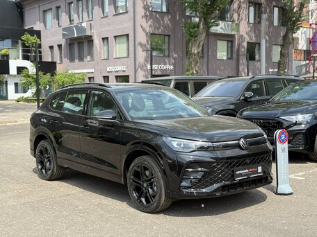 2026 Volkswagen Tiguan L Pro III (China Market), чёрный, 4090000 рублей, вид 3