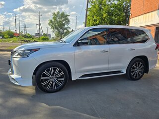 2018 Lexus LX 570 III Рестайлинг 2, белый, 8390000 рублей, вид 2