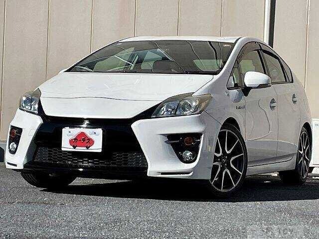 Toyota Prius III Рестайлинг (XW30)