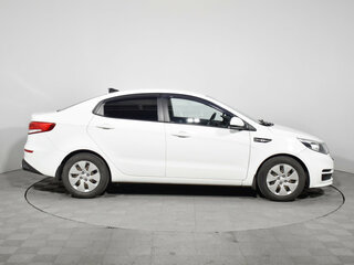 2015 Kia Rio III Рестайлинг, белый, 998000 рублей, вид 4