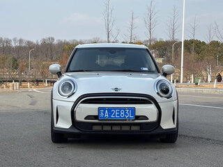 2022 Mini Clubman Cooper II Рестайлинг, белый, 1589004 рублей, вид 2