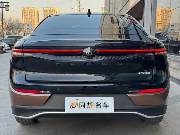 2024 Toyota Crown Crossover XVI (S230), коричневый, 6100002 рублей - вид 2