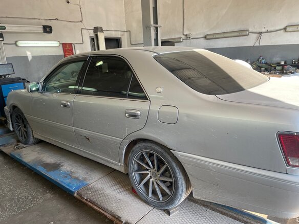 2001 Toyota Crown XI (S170), серый, 999000 рублей - вид 3