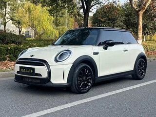 2021 Mini Hatch One III (F55/F56) Рестайлинг 2, белый, 1620000 рублей, вид 1