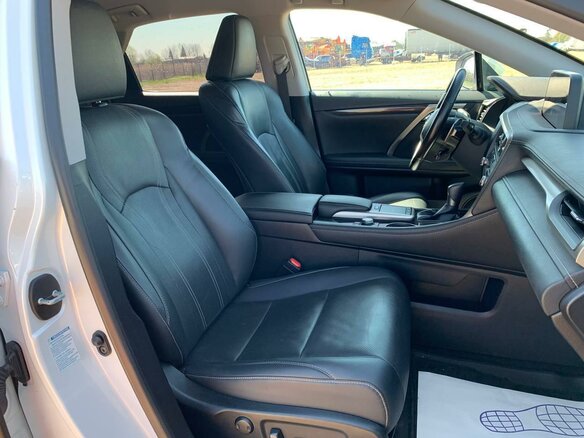 2020 Lexus RX 300 IV Рестайлинг, белый, 4450000 рублей - вид 11