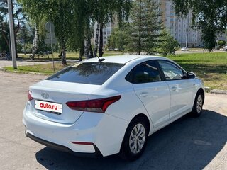 2017 Hyundai Solaris II, белый, 900000 рублей, вид 4