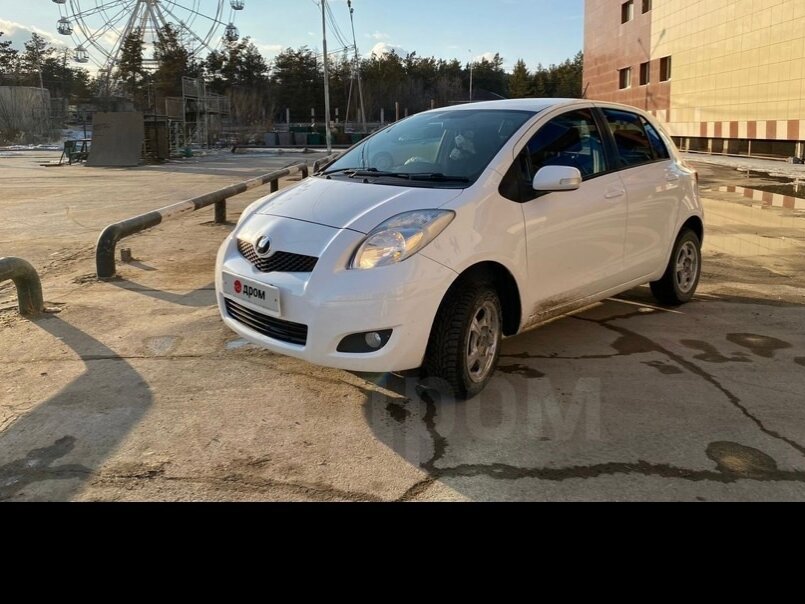 Toyota Vitz 2010 White