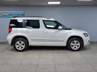 2014 Skoda Yeti I Рестайлинг, белый, 940000 рублей, вид 4