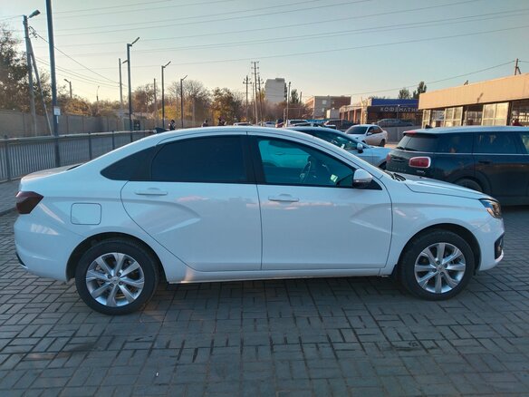 2024 Lada (ВАЗ) Vesta I Рестайлинг (NG), белый - вид 1