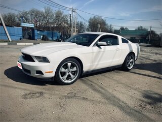 2012 Ford Mustang V Рестайлинг, белый, 3000000 рублей, вид 1