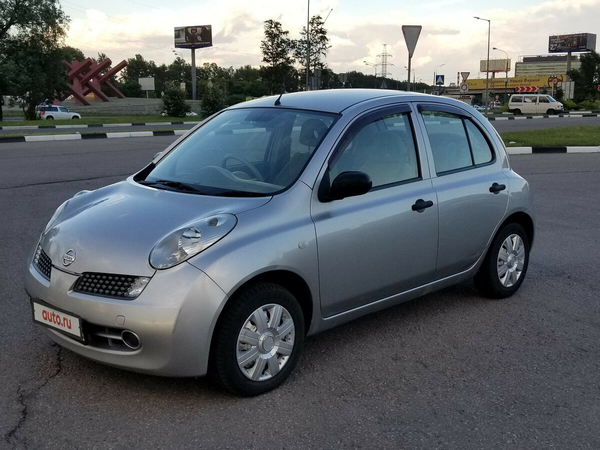 Nissan March 2