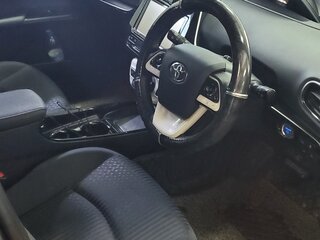 2017 Toyota Prius IV (XW50), серый, 1800000 рублей, вид 1