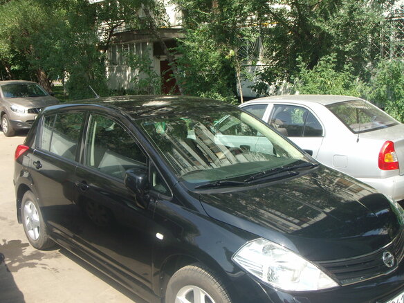 2010 Nissan Tiida I, чёрный - вид 2