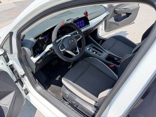 2023 Volkswagen Golf VIII, белый, 1709000 рублей, вид 5