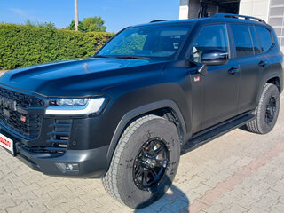 2023 Toyota Land Cruiser 300 Series, чёрный, 9500000 рублей, вид 1