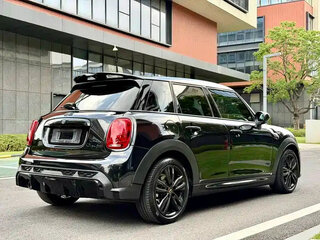 2023 Mini Clubman Cooper II Рестайлинг, чёрный, 2150000 рублей, вид 2