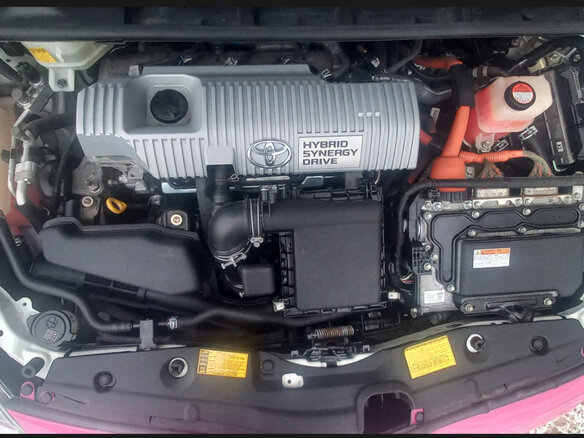 2014 Toyota Prius III Рестайлинг (XW30), розовый, 1250000 рублей - вид 26