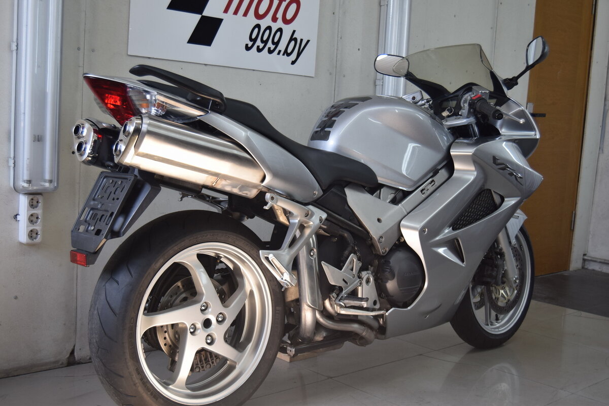 Honda VFR 2005