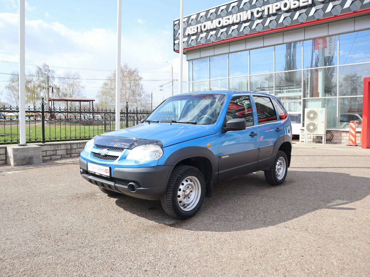Купить б/у Chevrolet Niva I Рестайлинг 1.7 MT (80 л.с.) 4WD бензин ...