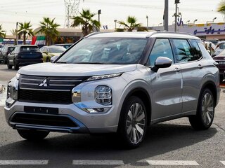 2026 Mitsubishi Outlander IV Рестайлинг, серебристый, 7090000 рублей, вид 1